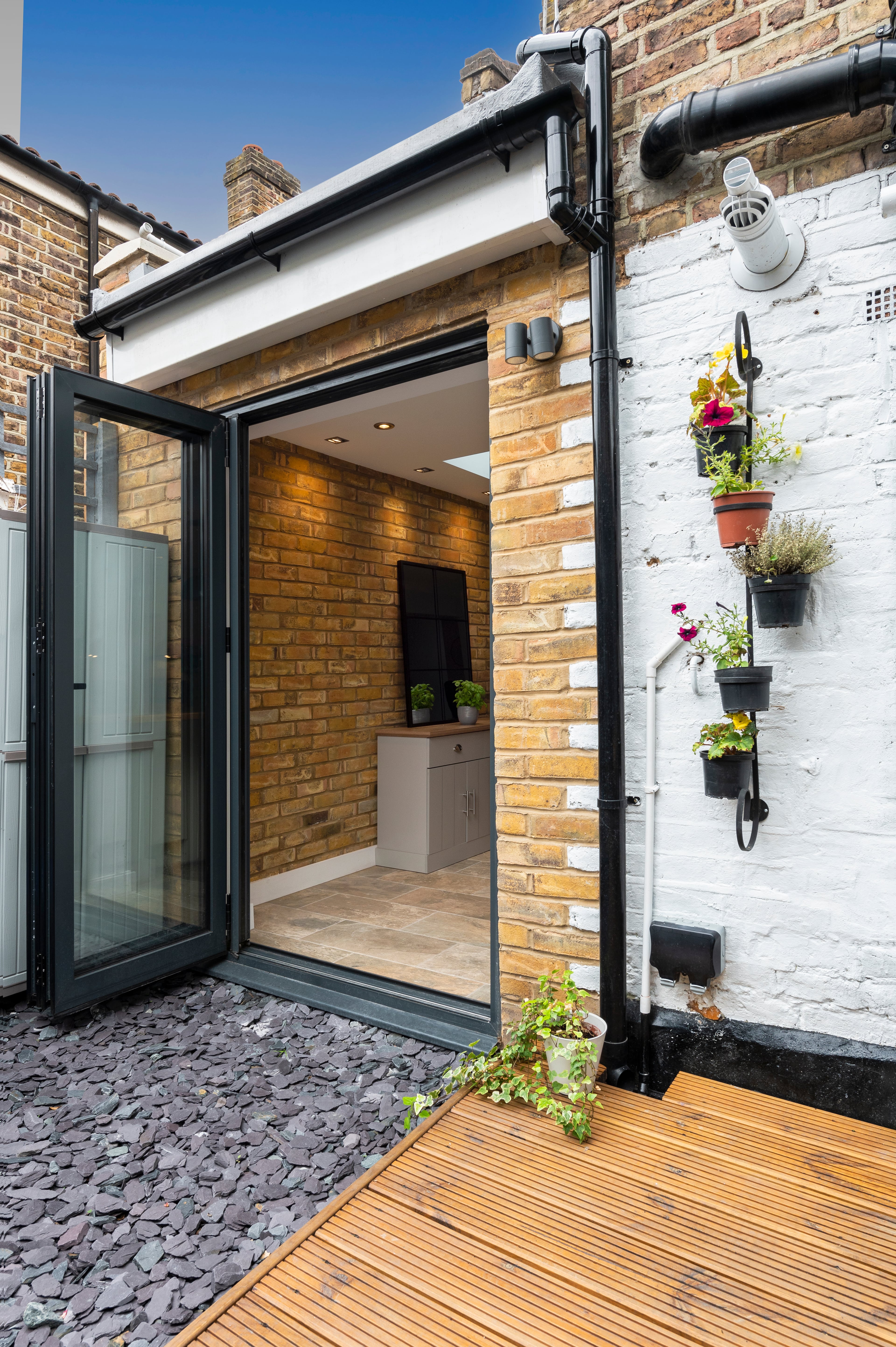 The Charlie gallery image 3